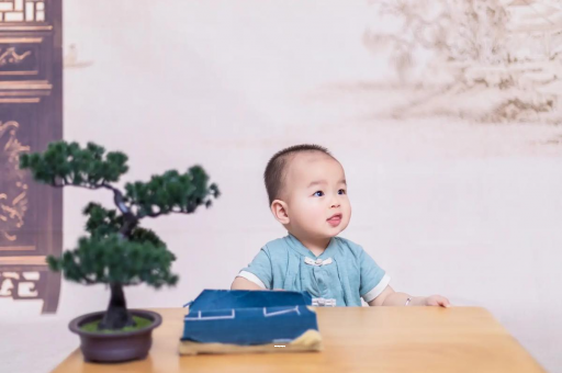 北京代生子机构包男孩宝宝摔到头第五天吐了